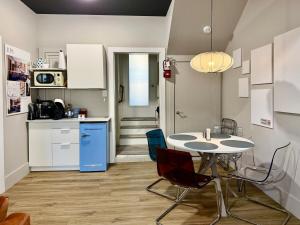 Contemporary 2BR Houston Guest Suite