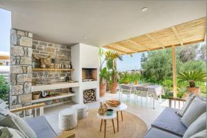 Stylish Villa Tessera with Private Pool, BBQ Area & Patio!