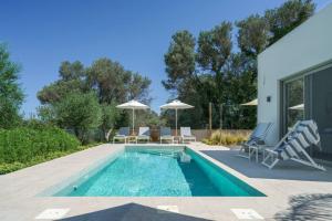 Stylish Villa Tessera with Private Pool, BBQ Area & Patio!