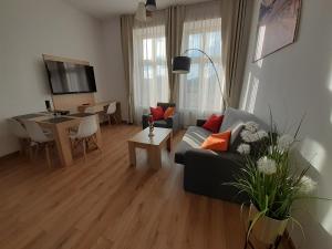 Old Town Apartments - B29