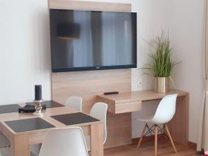Old Town Apartments - B29