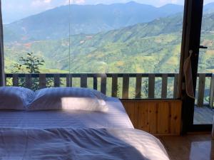 Hiên nhà Nắng Tà Xùa