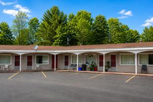 Skyways Motel Muskoka Gravenhurst ON 11