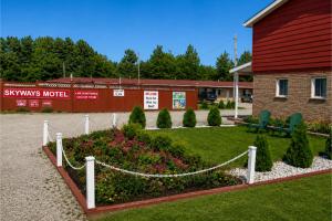 Skyways Motel Muskoka Gravenhurst ON 11