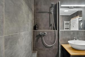 Luxe Private Studio - Balcony & View