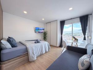 Vistas al mar y piscina Ático en Benalmádena cerca a la playa