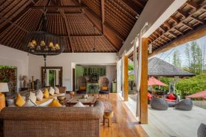 Villa Naty, Luxury 6 Bedrooms Near Canggu