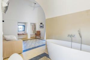 Dammusi with panoramic pool in Pantelleria