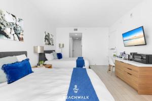 High Floor Studio w Resort Living & Beach