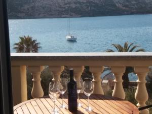 Apartments next to sea Maris