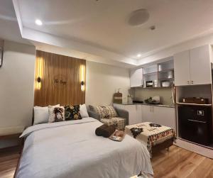 Sleek and Modern Studio Condo in Uptown by TheBaqs