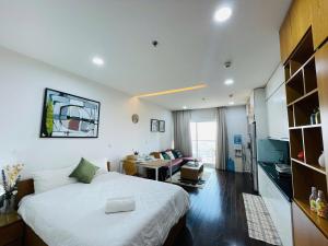 Bright & Cozy Studio with Balcony Kim Ma, Hanoi