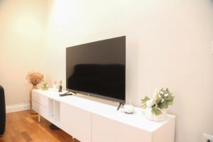 Stay Cozy in Rome - Design Apartment near Metro & Vatican