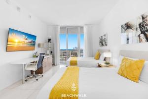 New High-Floor Studio Bay & Private Balcony