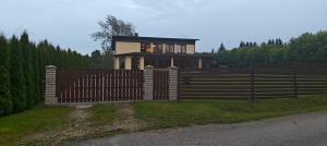 Saunaga maja järve ääres