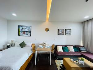 Bright & Cozy Studio with Balcony Kim Ma, Hanoi