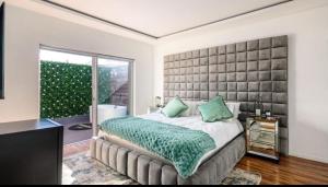Boutique Home, The Peak of Luxury