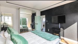 Boutique Home, The Peak of Luxury