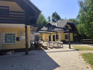 Zavetišče v Gozdu