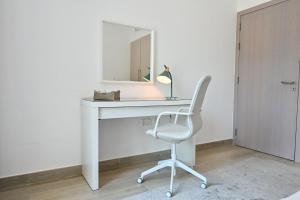 Water’s Edge 1BR | Balcony, Canal Walk + F1