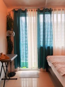 Hush Staycation at Shell Residences MOA