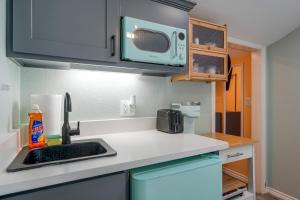 San Antonio Tiny Home, 4 Mi to Brackenridge Park