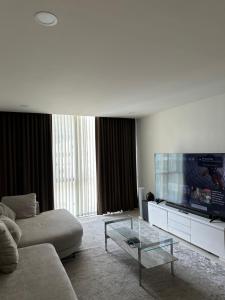 Habitacón Deluxe con Baño Privado Caminando a la Embajada Americano