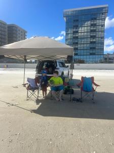 Beach Double Lockout Studio 2 King Beds, 2 Baths, Kitchenette, Beautiful Sunrise