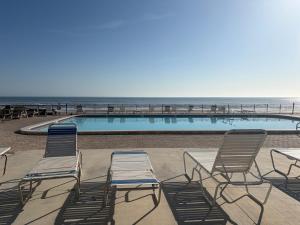 Beach Double Lockout Studio 2 King Beds, 2 Baths, Kitchenette, Beautiful Sunrise