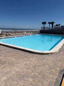Beach Double Lockout Studio 2 King Beds, 2 Baths, Kitchenette, Beautiful Sunrise