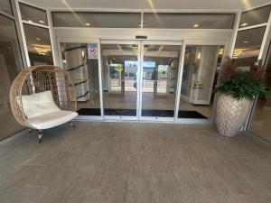 Beach Double Lockout Studio 2 King Beds, 2 Baths, Kitchenette, Beautiful Sunrise
