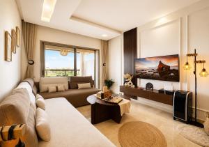 Luxurious Prestigia Apartment with View of Golf Course and Pools
