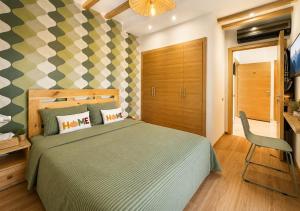 Luxurious Prestigia Apartment with View of Golf Course and Pools