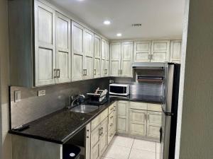 Remodelado Condo en la Playa - Posada Condominios