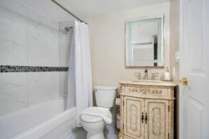 Centrally located 2 Bd 2 Bth + Parking - Apartment