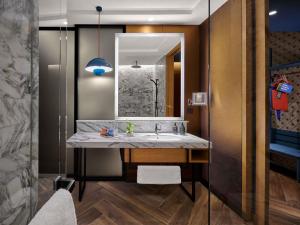 25hours Hotel Jakarta The Oddbird