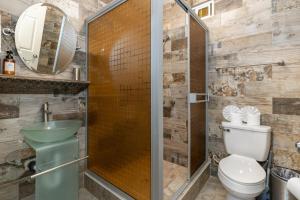 Family Friendly Casita, Sleeps 8, Gated parking, 1 mile to beach-Puerto Penasco
