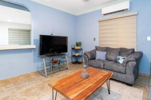 Family Friendly Casita, Sleeps 8, Gated parking, 1 mile to beach-Puerto Penasco