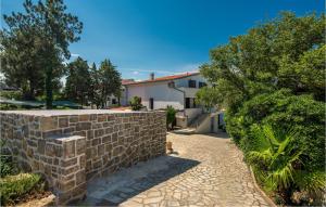 1 Bedroom Beach Front Apartment In Krk