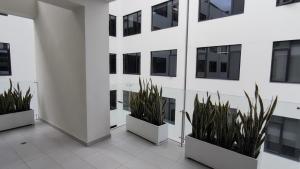 Estudio moderno con vista a la ciudad, terraza y gym A minutos del Metro La Carolina, Quito