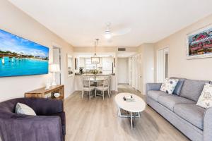 Park Shore Resort Deluxe Condo Top FloorBLDG F 339