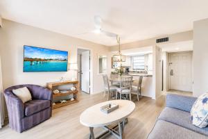 Park Shore Resort Deluxe Condo Top FloorBLDG F 339