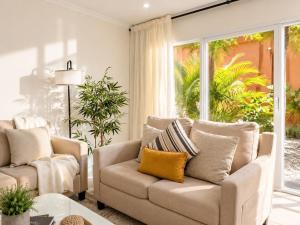 Paradise Sunsets - Entire Apt Montego Bay Gated & Parking