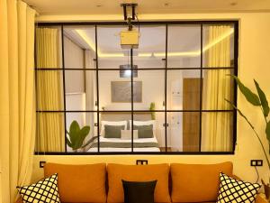 Jadisson - pool - beach - home theater