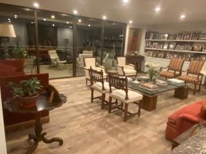 Habitación de lujo sobre el mar