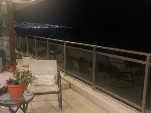 Habitación de lujo sobre el mar