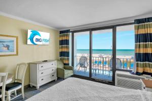 Amazing Pool and Oceanview from the Balcony 1BR