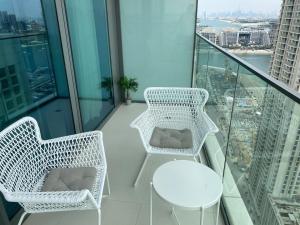 High end new 1 bed with Private beach Dubai Marina