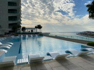 High end new 1 bed with Private beach Dubai Marina