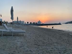 High end new 1 bed with Private beach Dubai Marina
